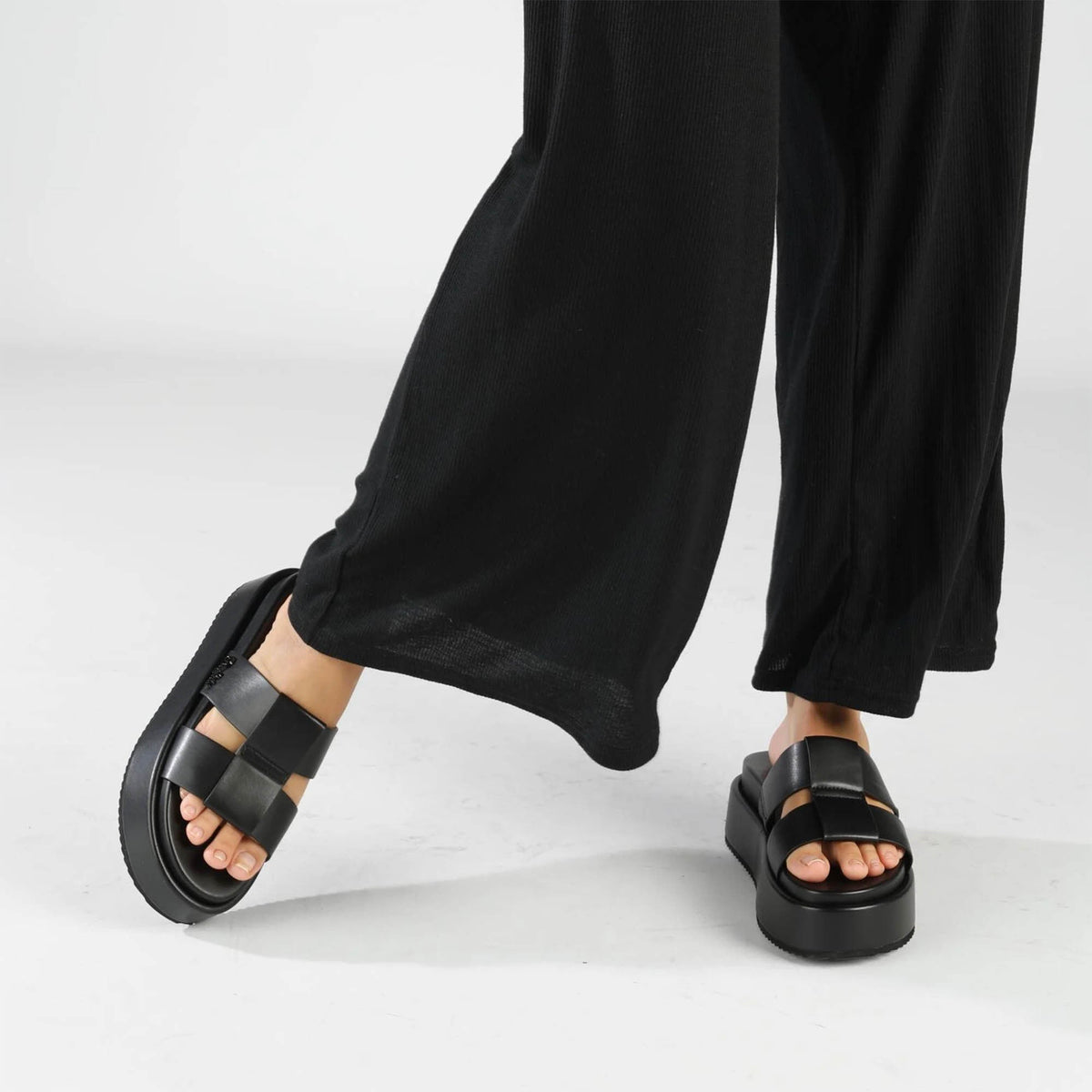 BUFFALO 1602233 NOA MULE BLACK