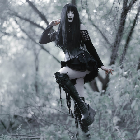  Jesień w rytmie alternatywy. Jak nosić ciężkie buty przez cały sezon?